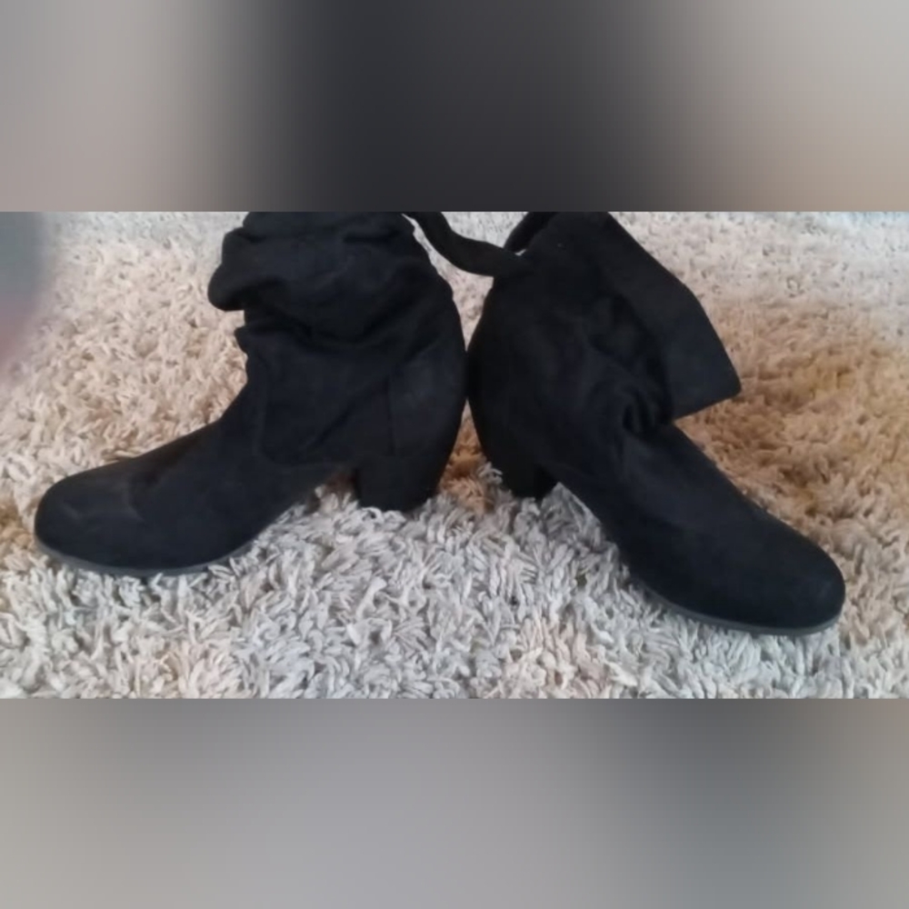 Elegant Black Heeled Boots for Women